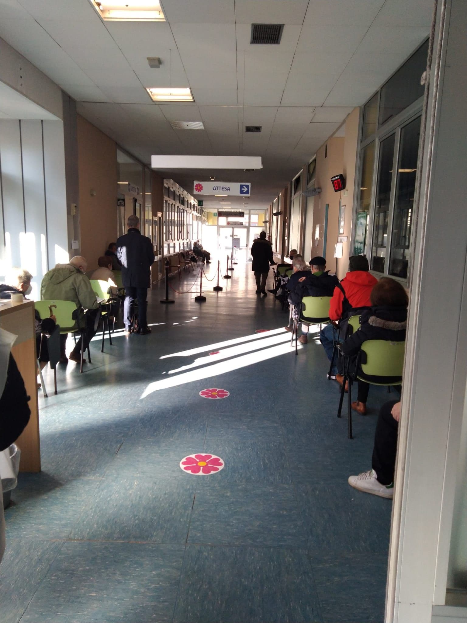 Un mese di attività vaccinale al piano terra del Padiglione Centrale dell'Ospedale di Circolo