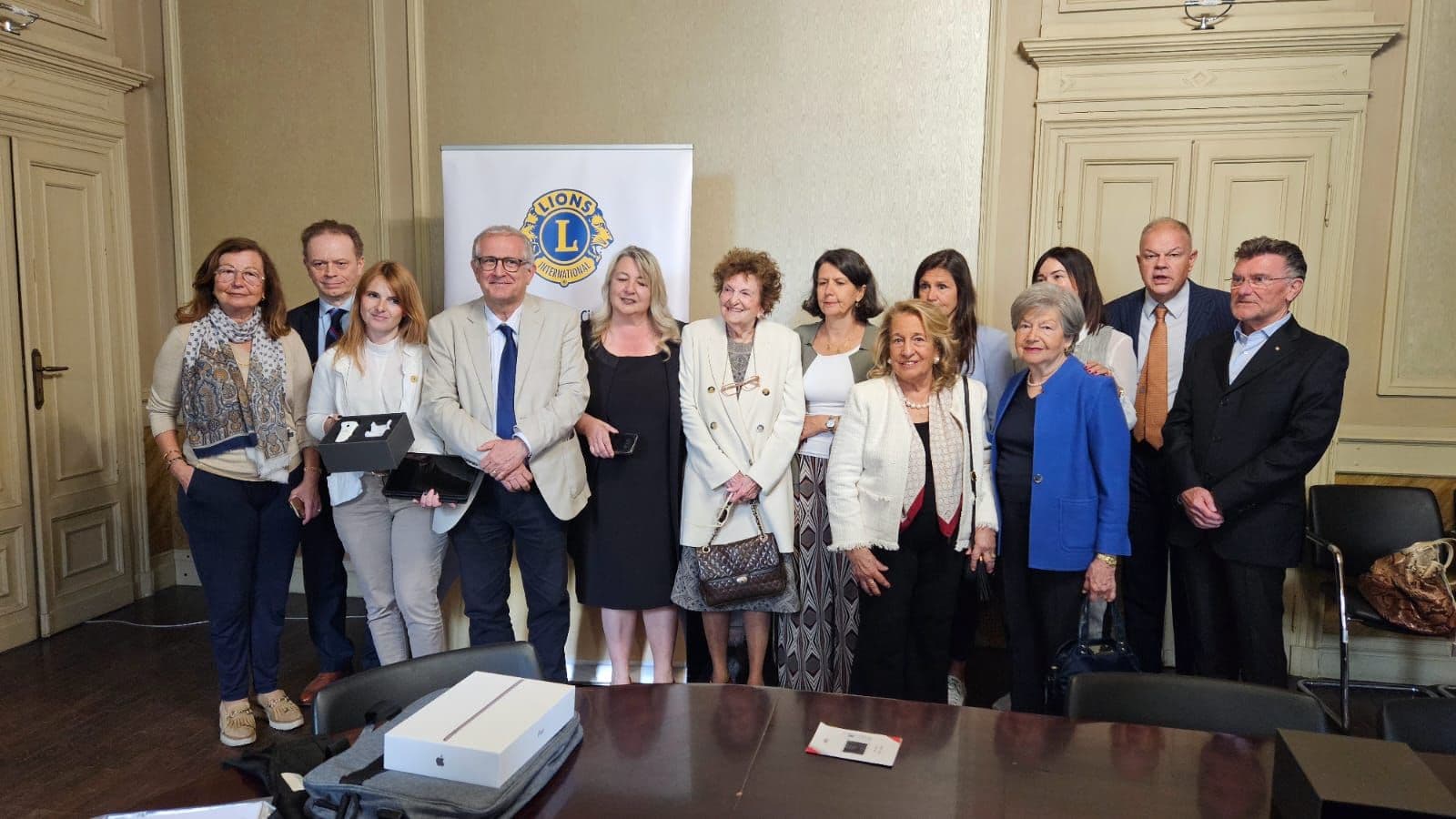 Un ecografo palmare per l'Oncologia dell'Ospedale di Varese grazie a Lions Club Varese Città Giardino e all'Università degli Studi dell'Insubria.