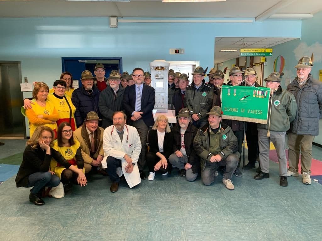 Gli Alpini di Varese  donano un’isola neonatale al Del Ponte