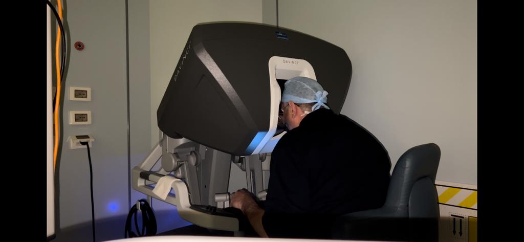 Chirurgia oncologica ad alta complessità eseguita con il robot dall'équipe della Chirurgia generale Varese 1