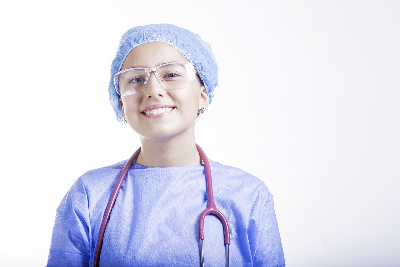 53 assunzioni nell'ASST dei Sette Laghi tra Infermieri, Ostetriche e OSS