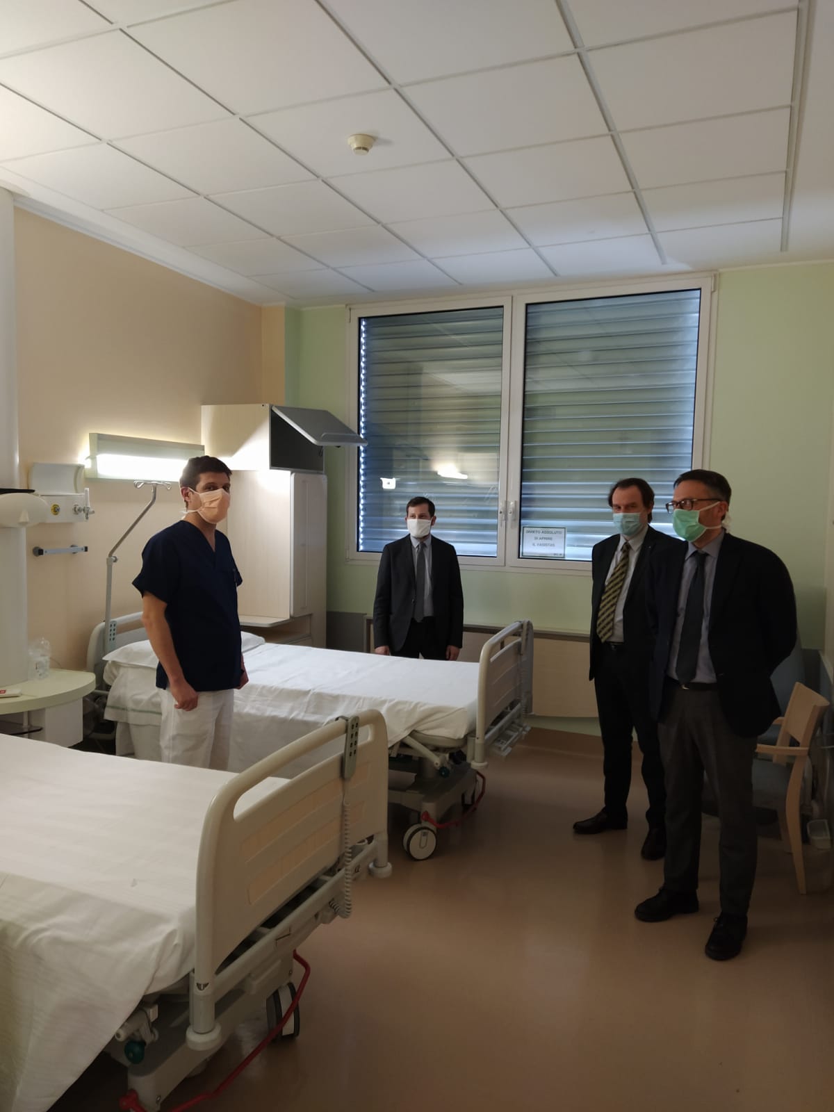 Il Presidente Monti in visita all'Ospedale di Circolo