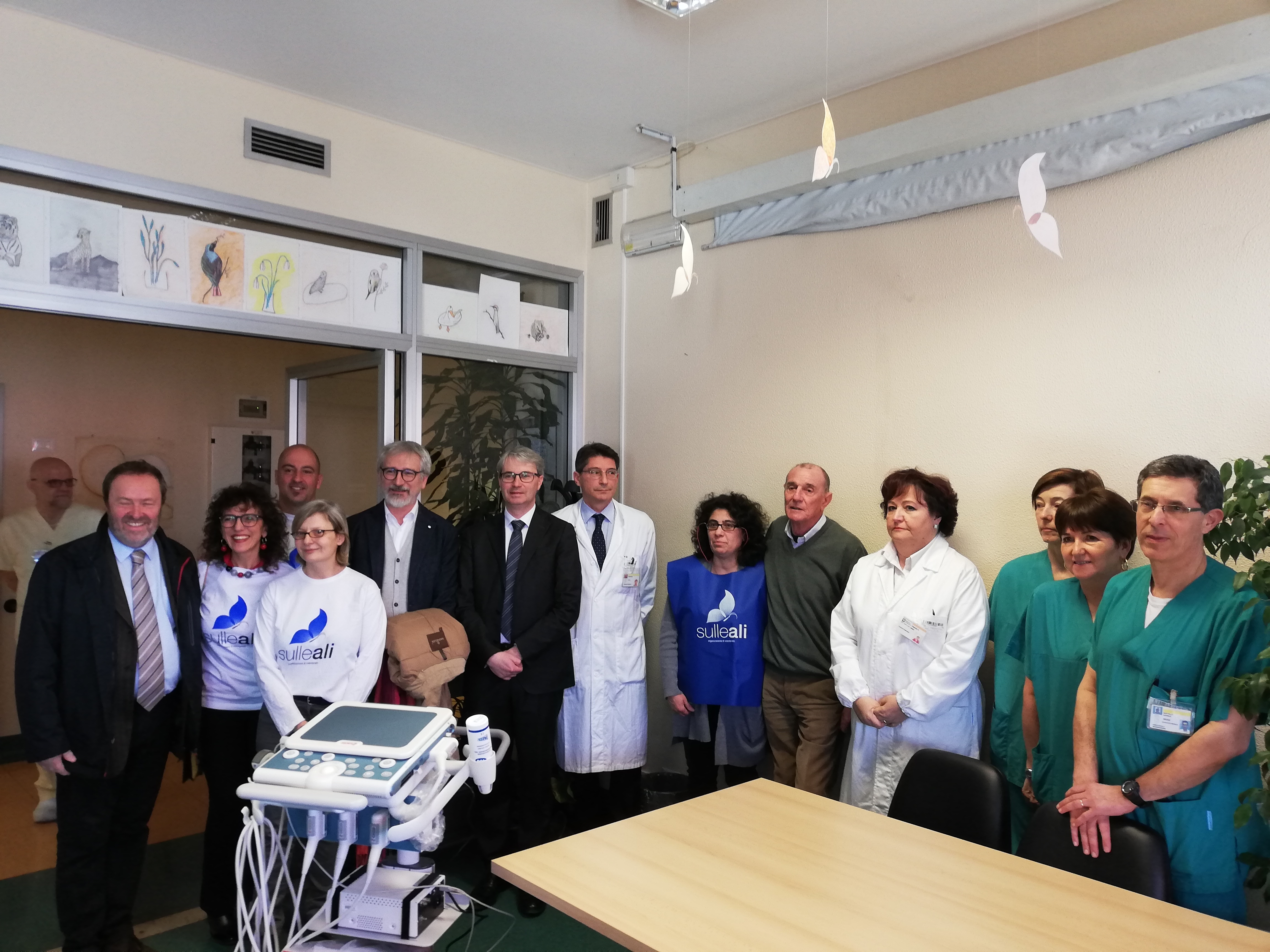 L'Associazione Sulle Ali dona un ecografo portatile per le Cure Palliative dell'Ospedale di Circolo di Varese