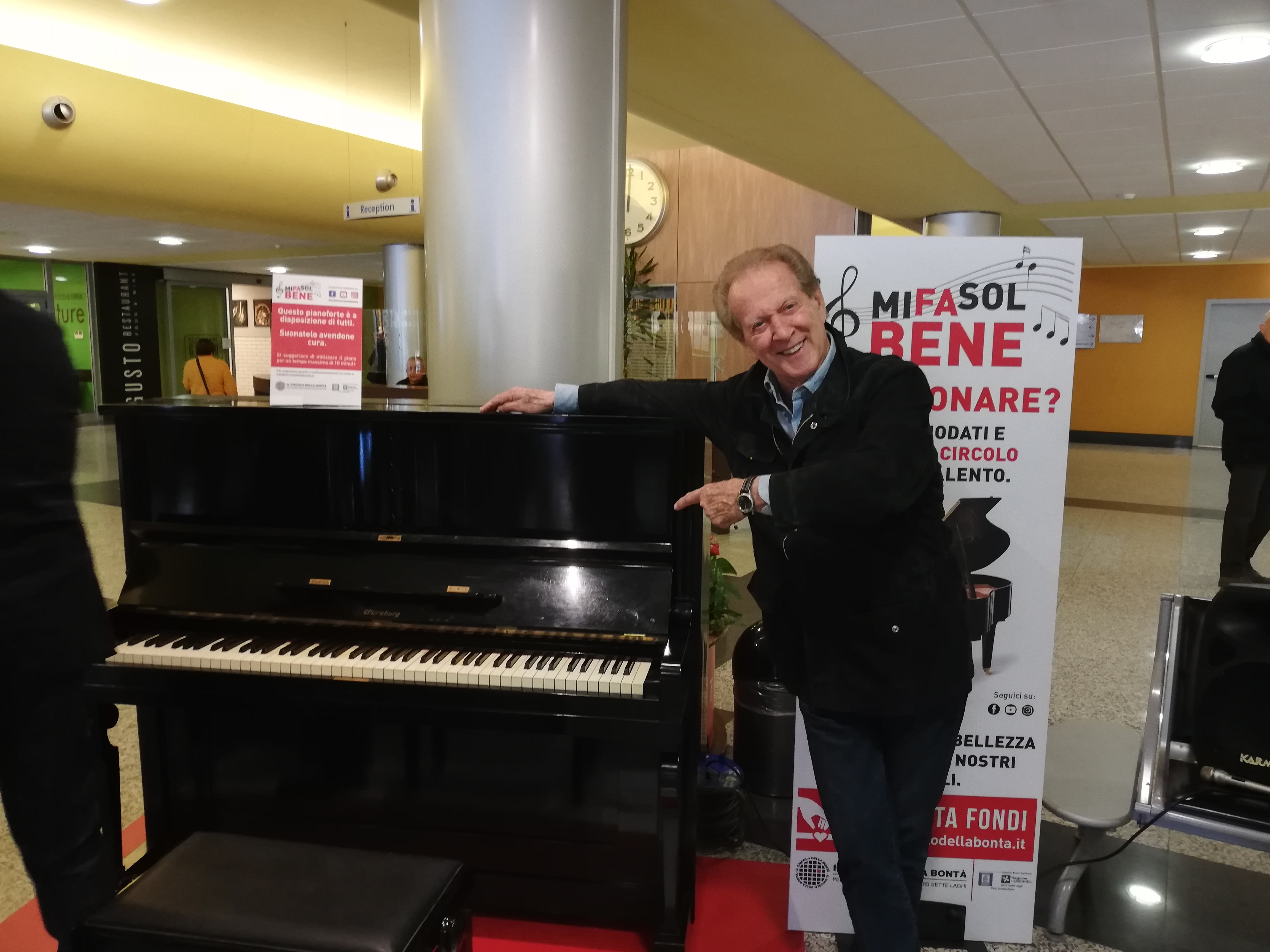 MI-FA-SOL BENE: Le note di un pianoforte nella hall dell’ospedale