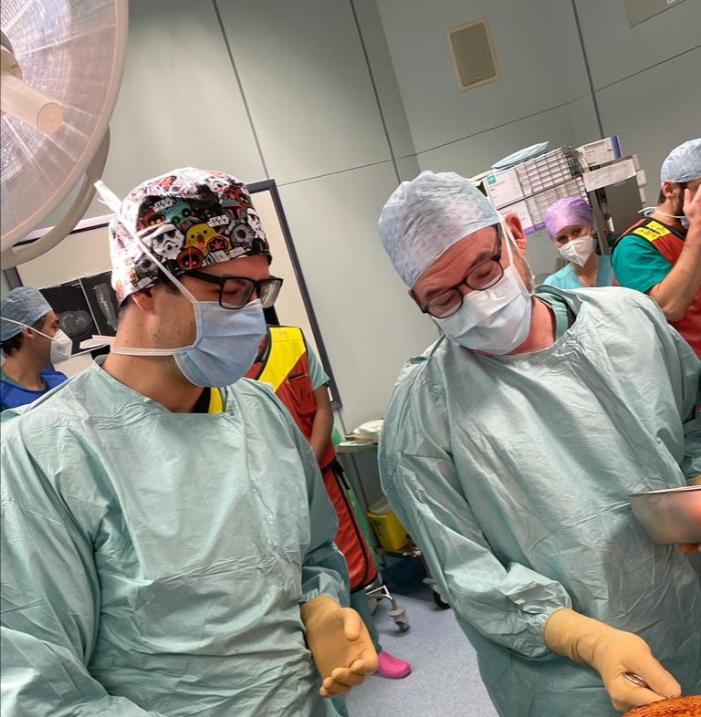 All'Ospedale di Circolo, eseguito con successo un intervento ortopedico mini-invasivo di alta complessità, in collaborazione con il Dott. Alessandro Aprato di Torino