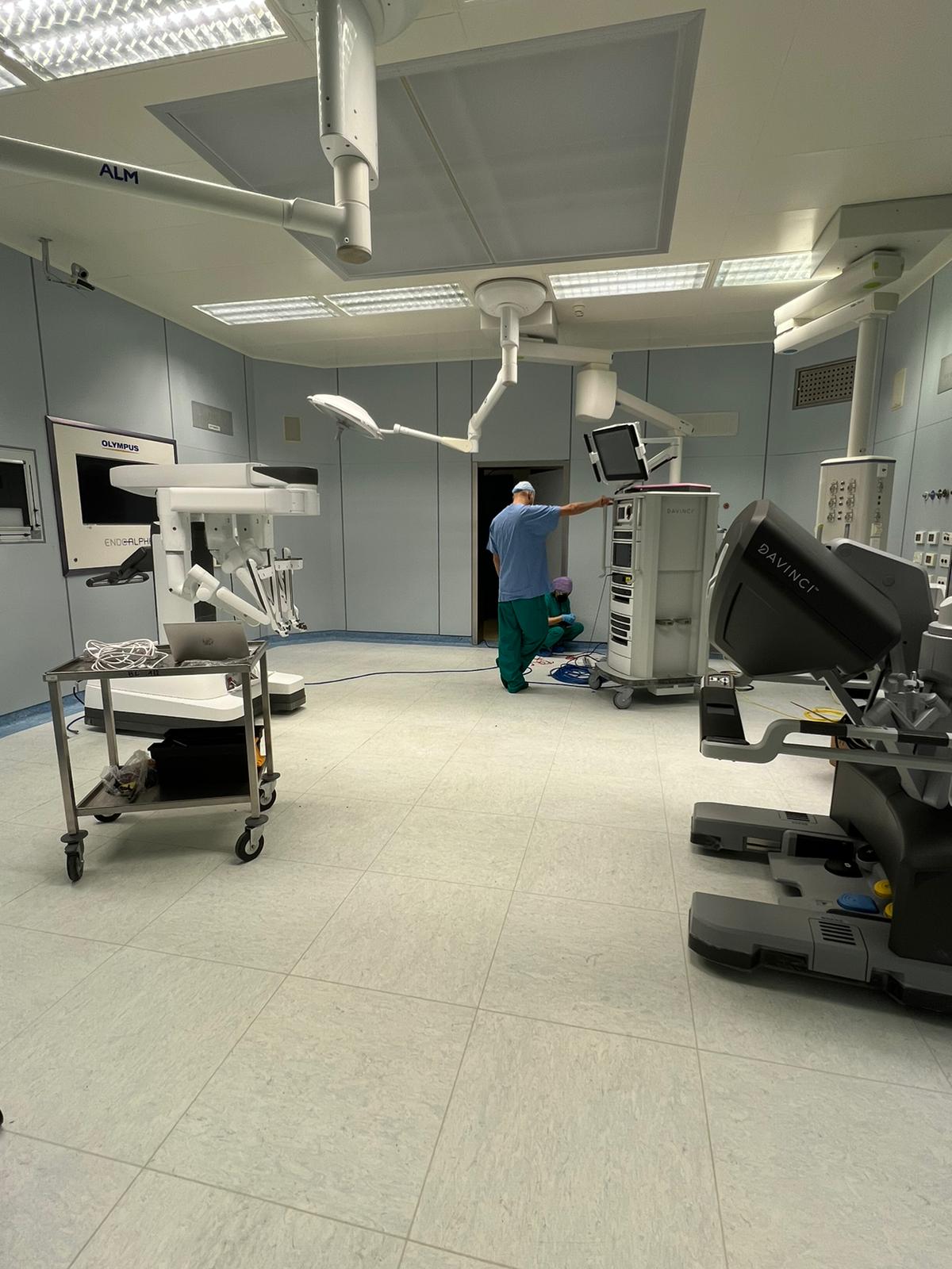 Robot chirurgico in fase di montaggio nelle sale operatorie del Circolo