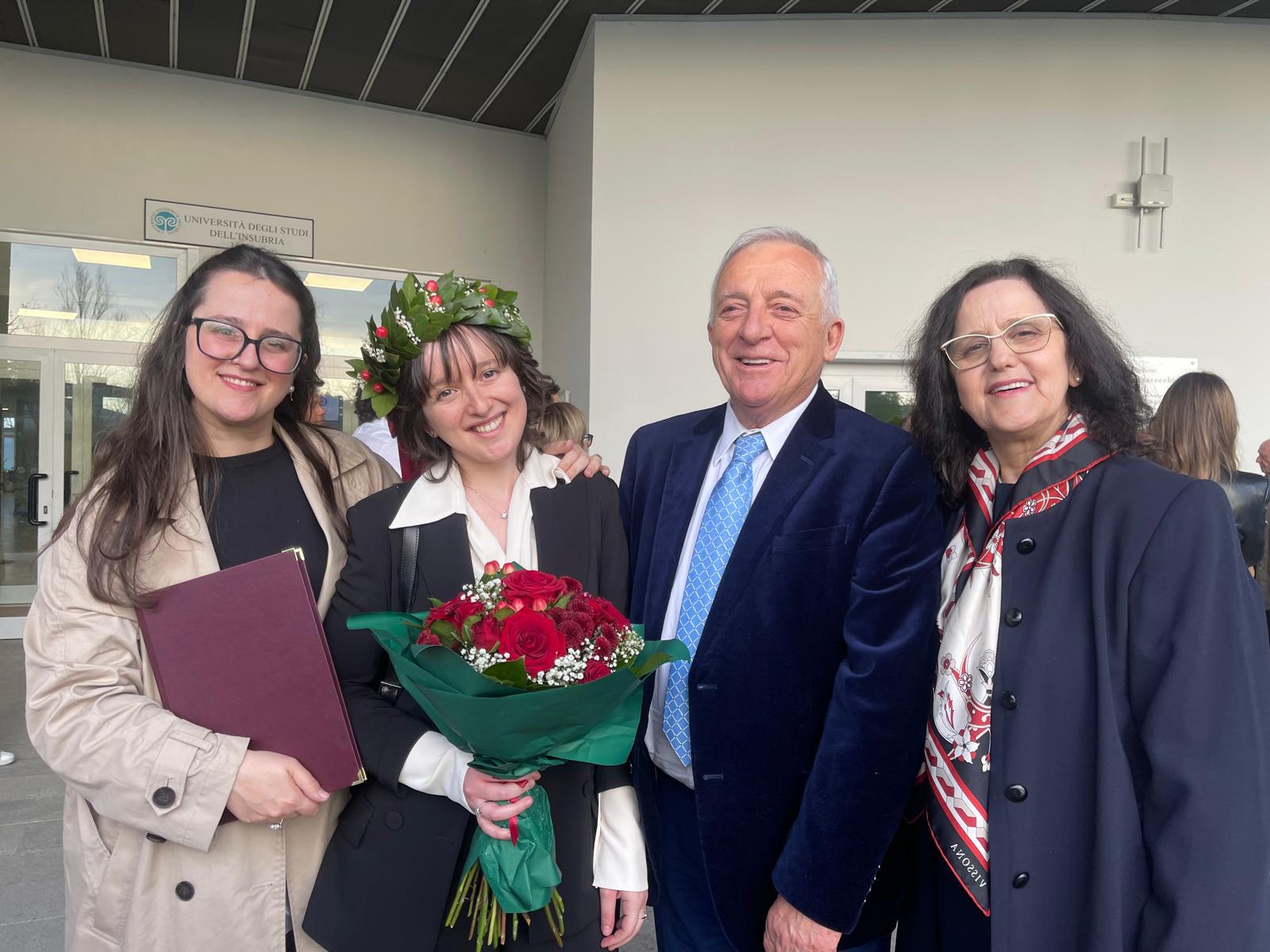Si laurea in Medicina dopo 4 interventi neurochirurgici - La storia di Erlis, da paziente a dottoressa, tra l'Ospedale di Circolo e l'Università dell'Insubria.